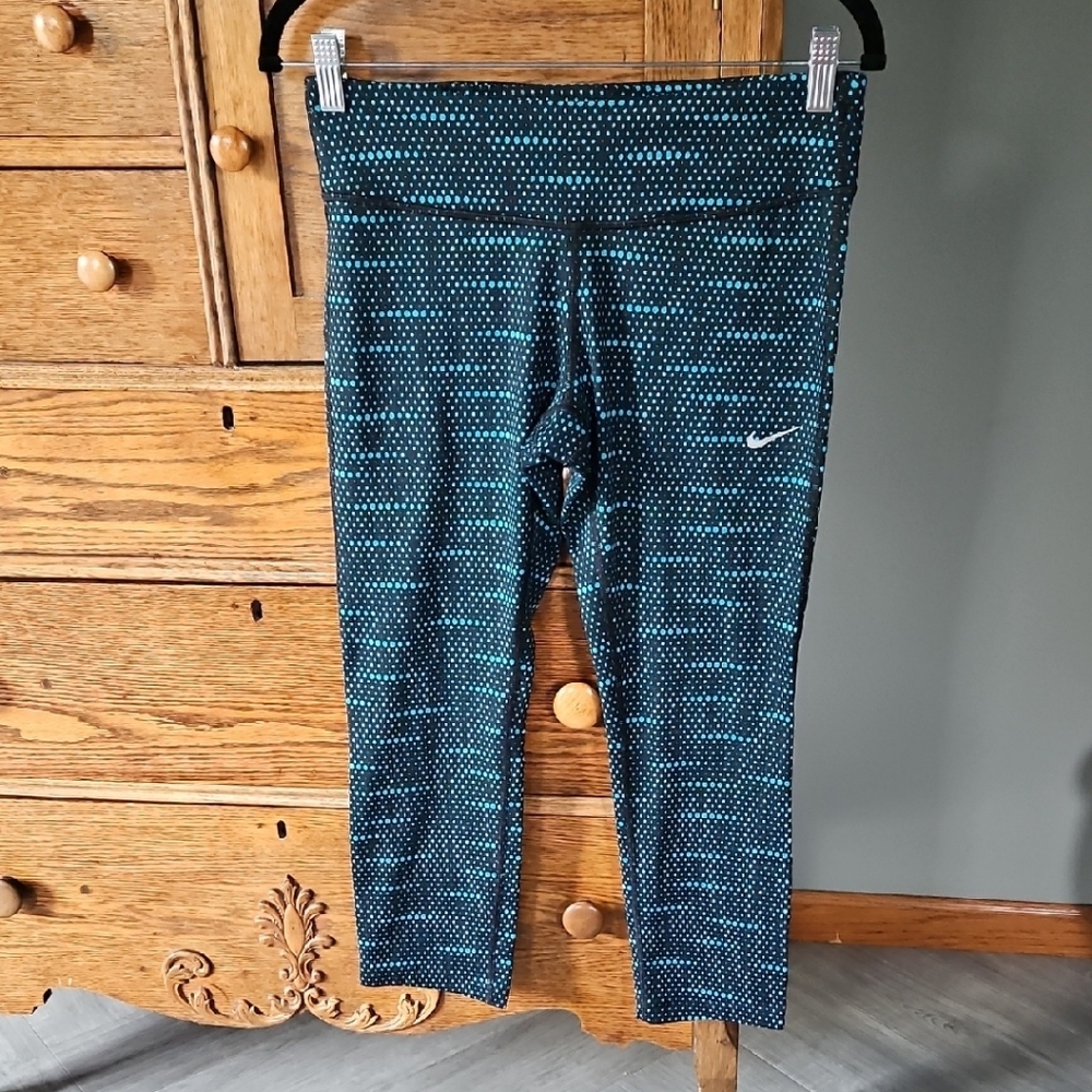 🌿 Nike Women's Teal and Black Patterned Leggings